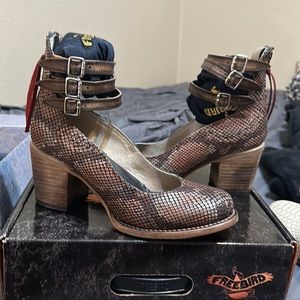 Randi hard to find color, sz 9 never worn